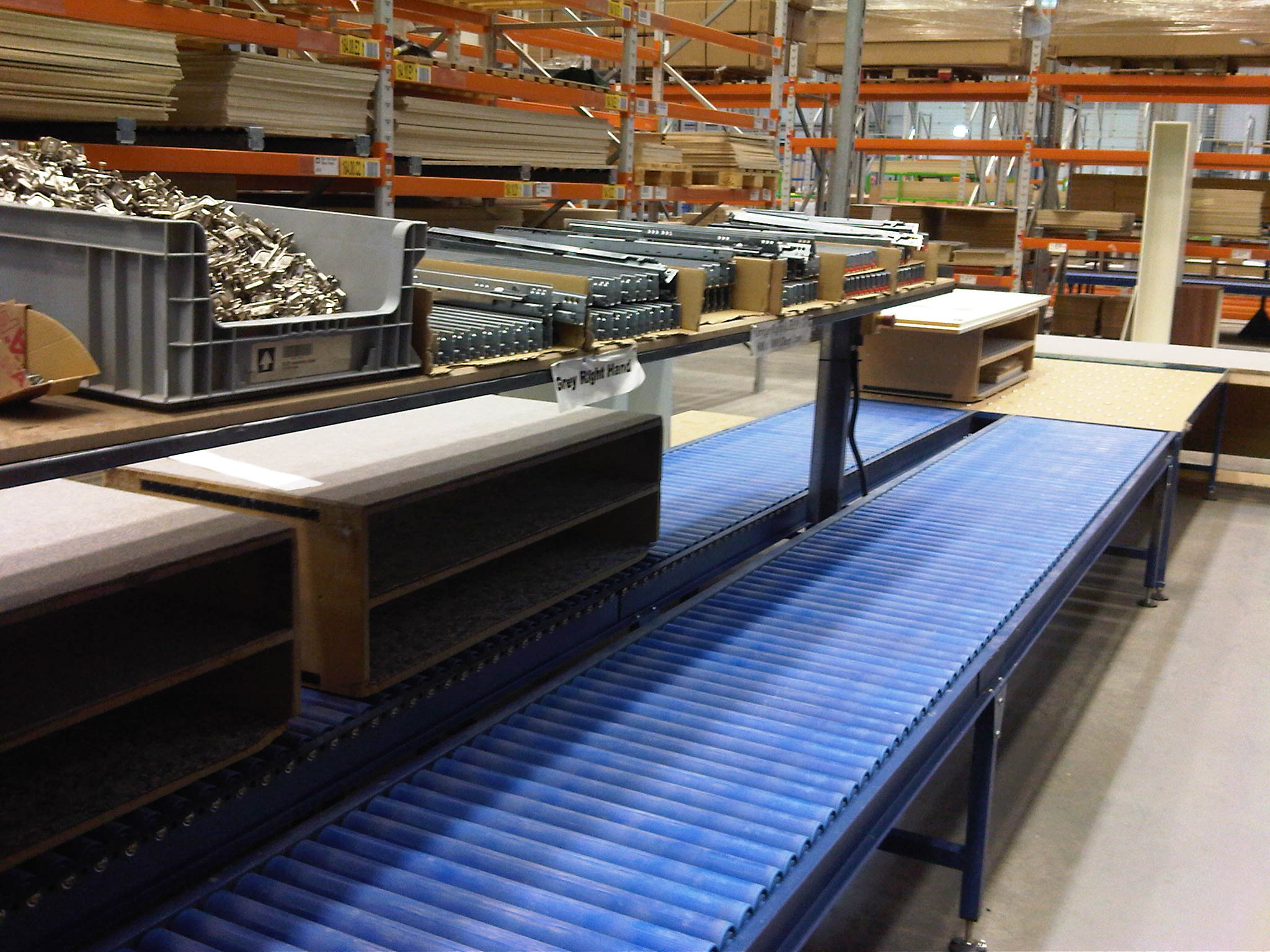 Gravity Roller Conveyors Packing Tables by Spaceguard